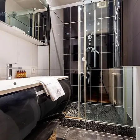 Studio#porte Dauphine#avenue Foch#2pers. *