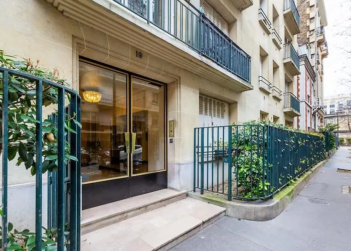 Studio#porte Dauphine#avenue Foch#2pers. * Париж
